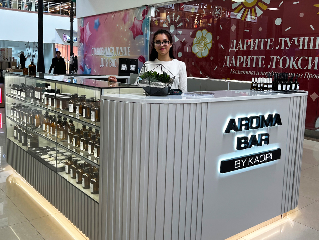 By kaori сайт. Островок парфюмерии. Кубус парфюмерия островок Essens. Духи островок в макси Тула. Парфюм островок Браво Сити